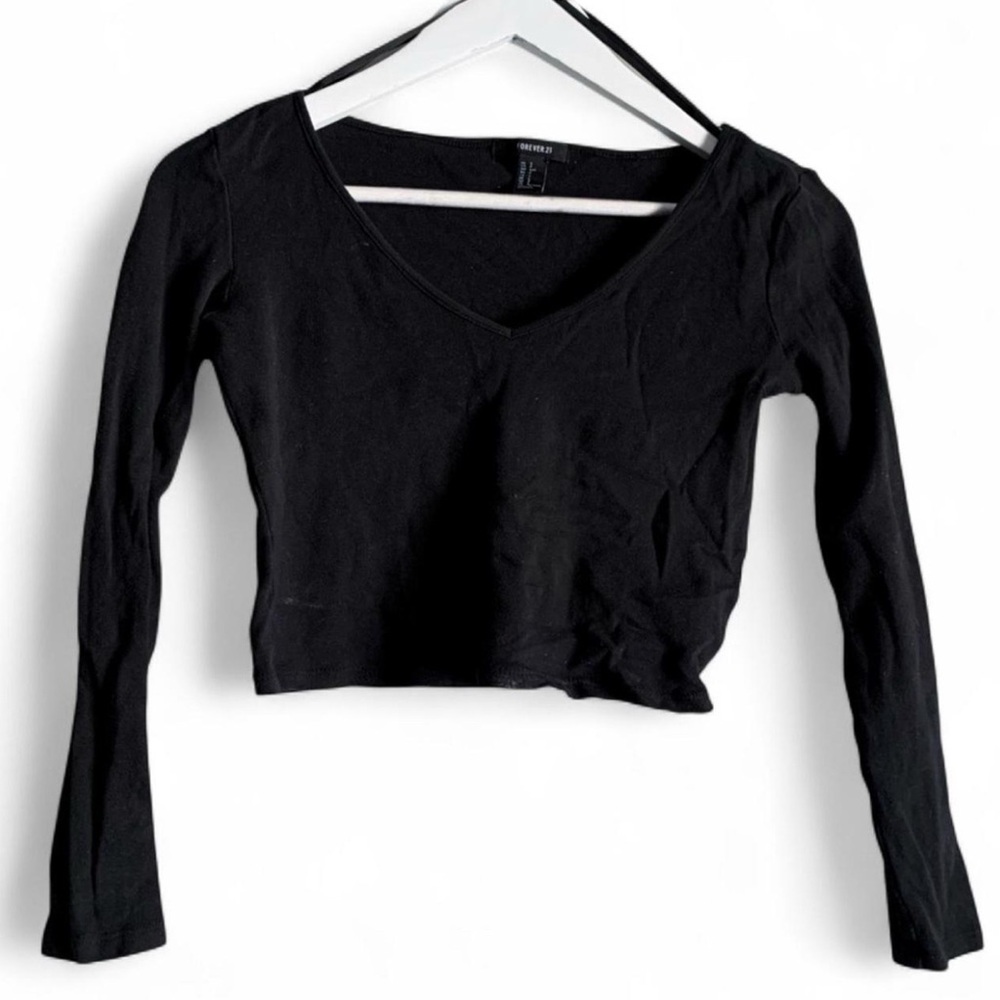 FOREVER 21 Vneck Long Sleeve Cropped Tee Crop Top Size S